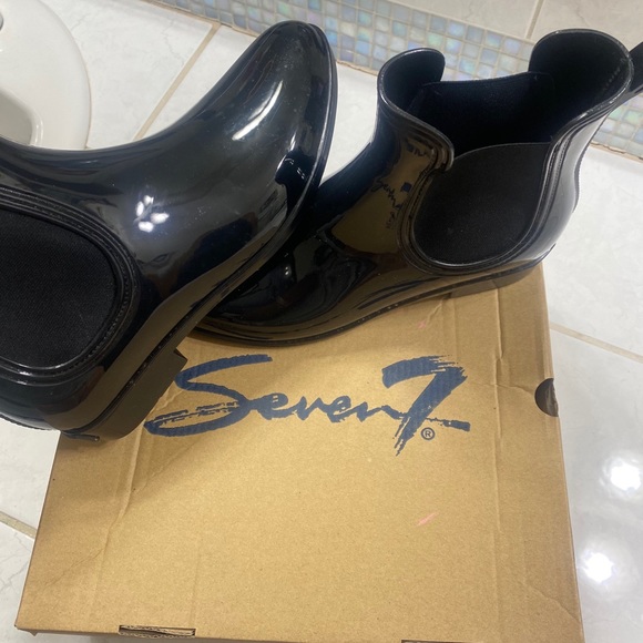 Seven 7 Rain boots size 10 - Picture 1 of 5